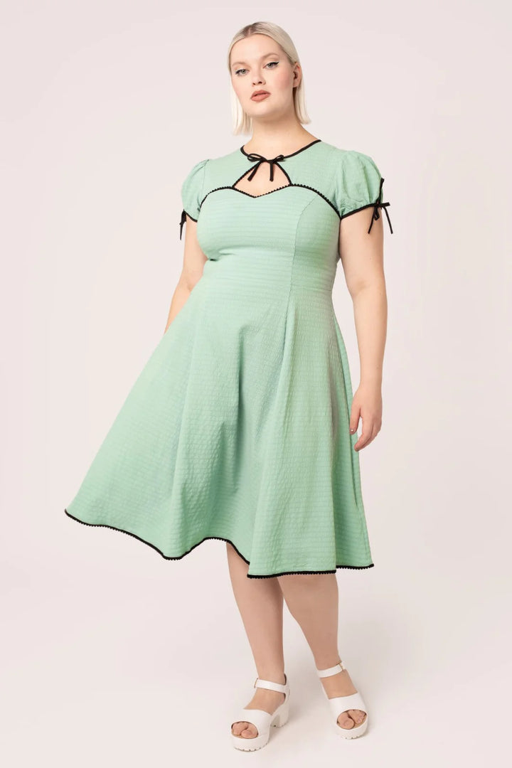 Robe midi Hell Bunny Casey vert menthe des années 50, coupe cœur