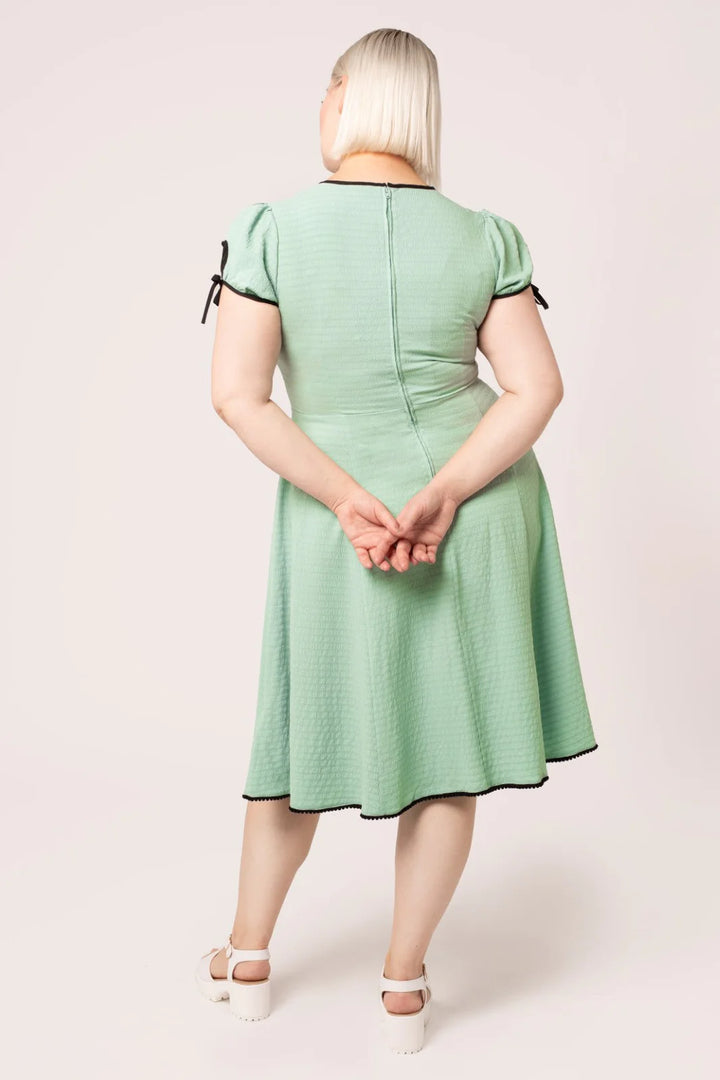 Robe midi Hell Bunny Casey vert menthe des années 50, coupe cœur