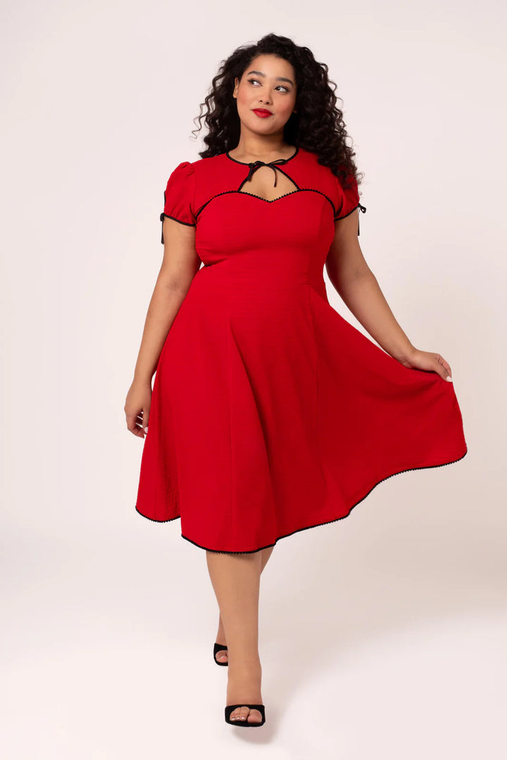 Robe mi-longue évasée Hell Bunny Casey Rouge Années 50