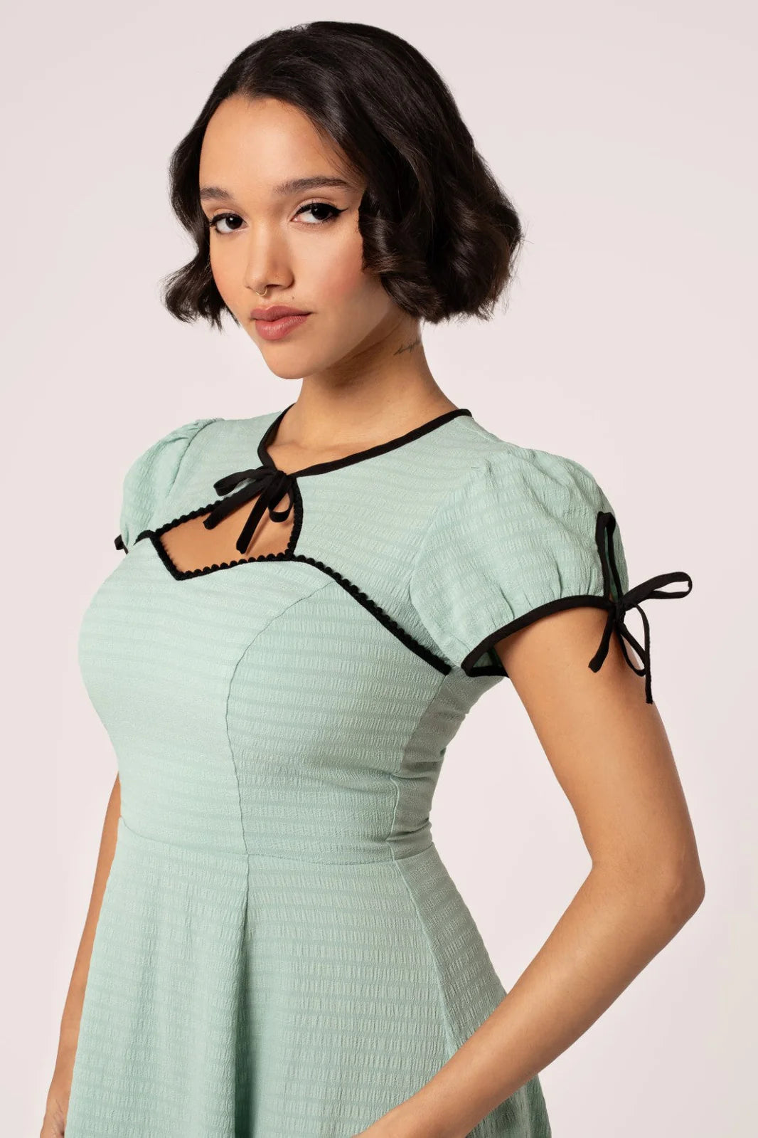 Robe midi Hell Bunny Casey vert menthe des années 50, coupe cœur