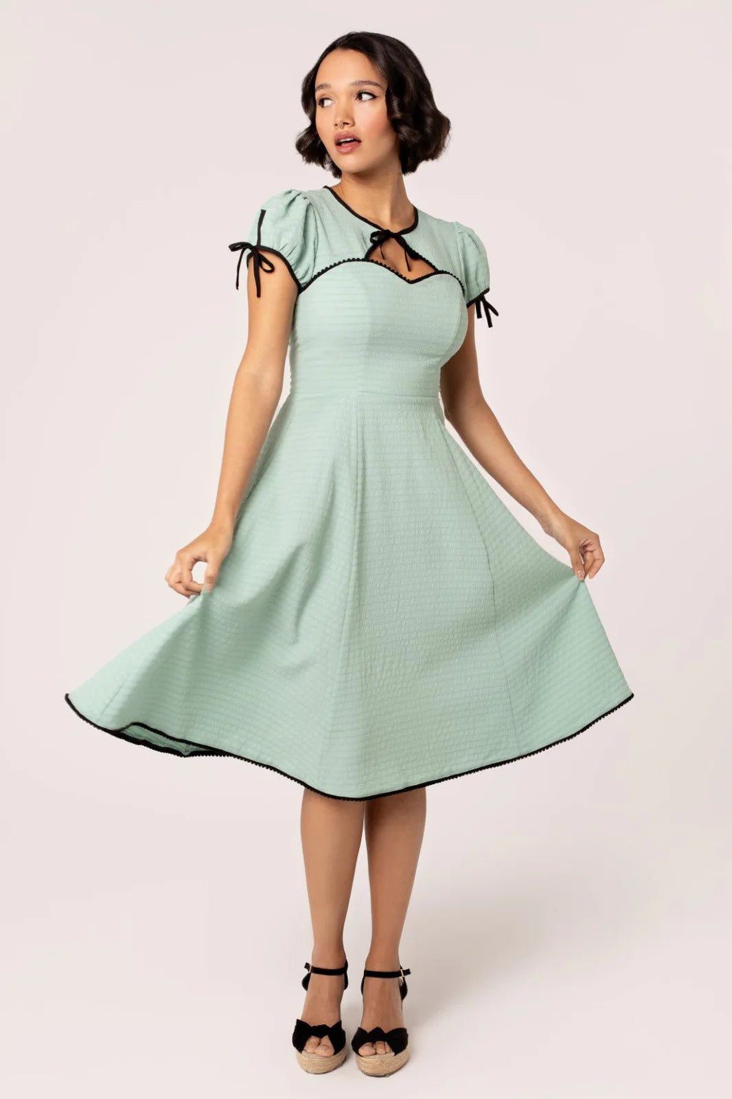 Robe midi Hell Bunny Casey vert menthe des années 50, coupe cœur
