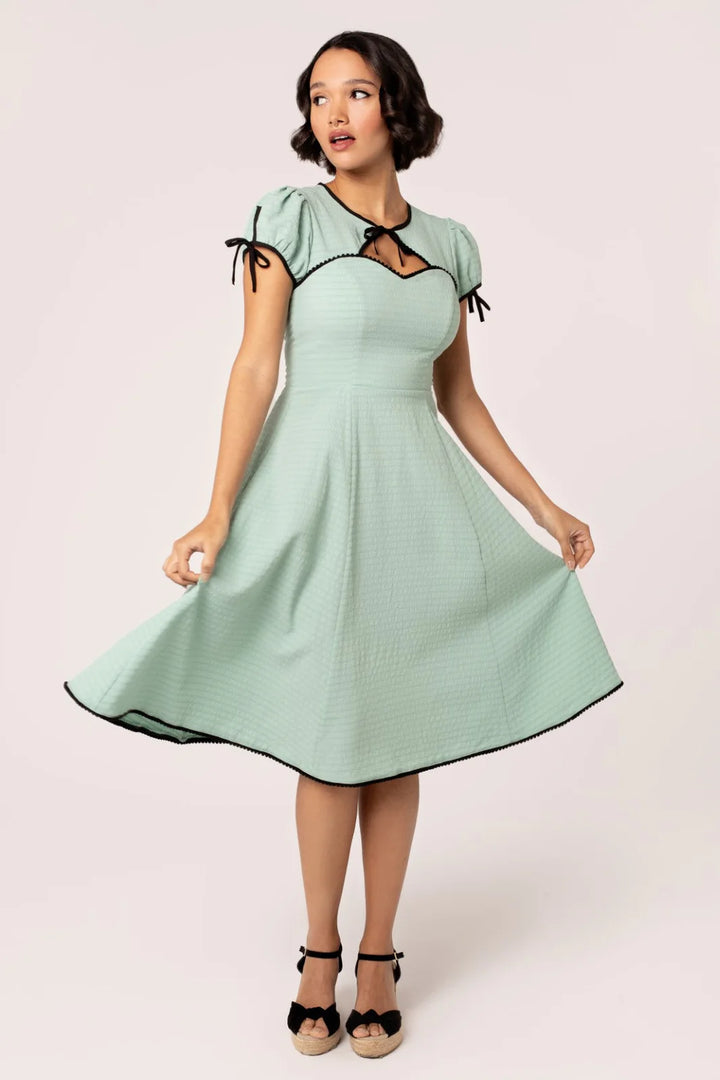 Robe midi Hell Bunny Casey vert menthe des années 50, coupe cœur