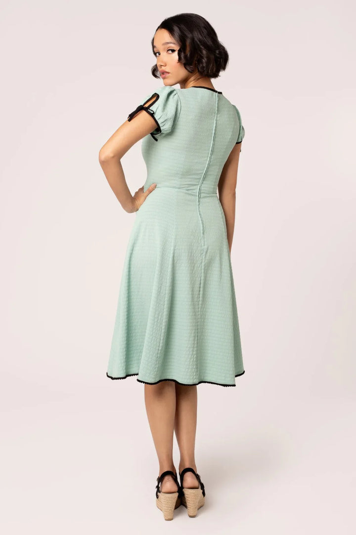 Robe midi Hell Bunny Casey vert menthe des années 50, coupe cœur