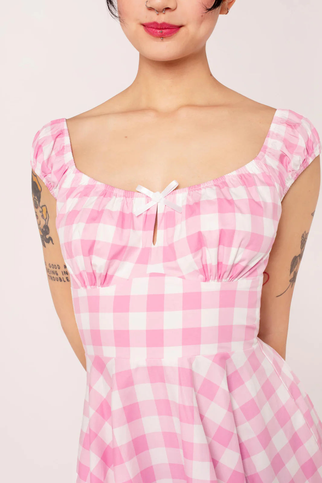 Robe midi Hell Bunny Cindy en vichy rose, style années 50