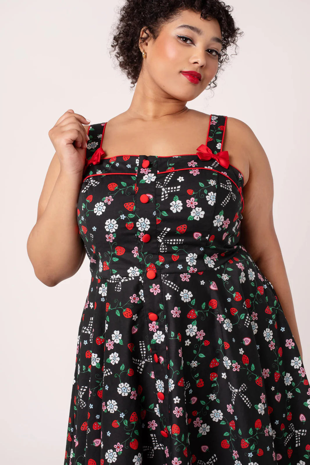 Robe midi Hell Bunny Isobel imprimé fraises années 50
