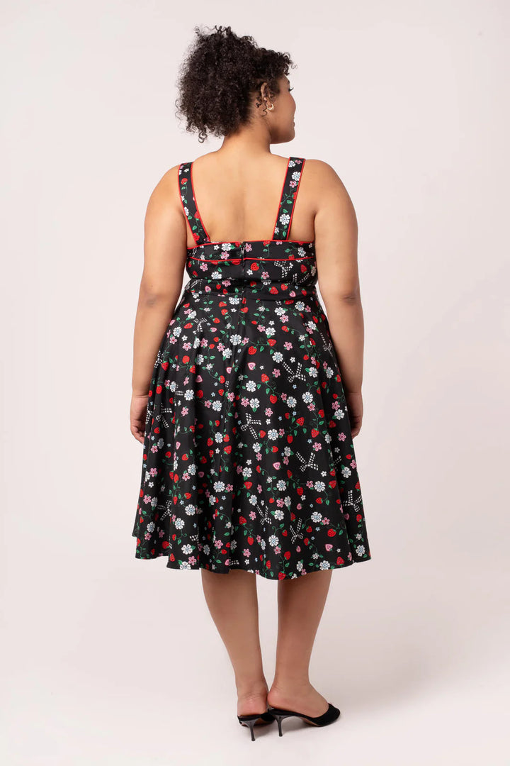 Robe midi Hell Bunny Isobel imprimé fraises années 50