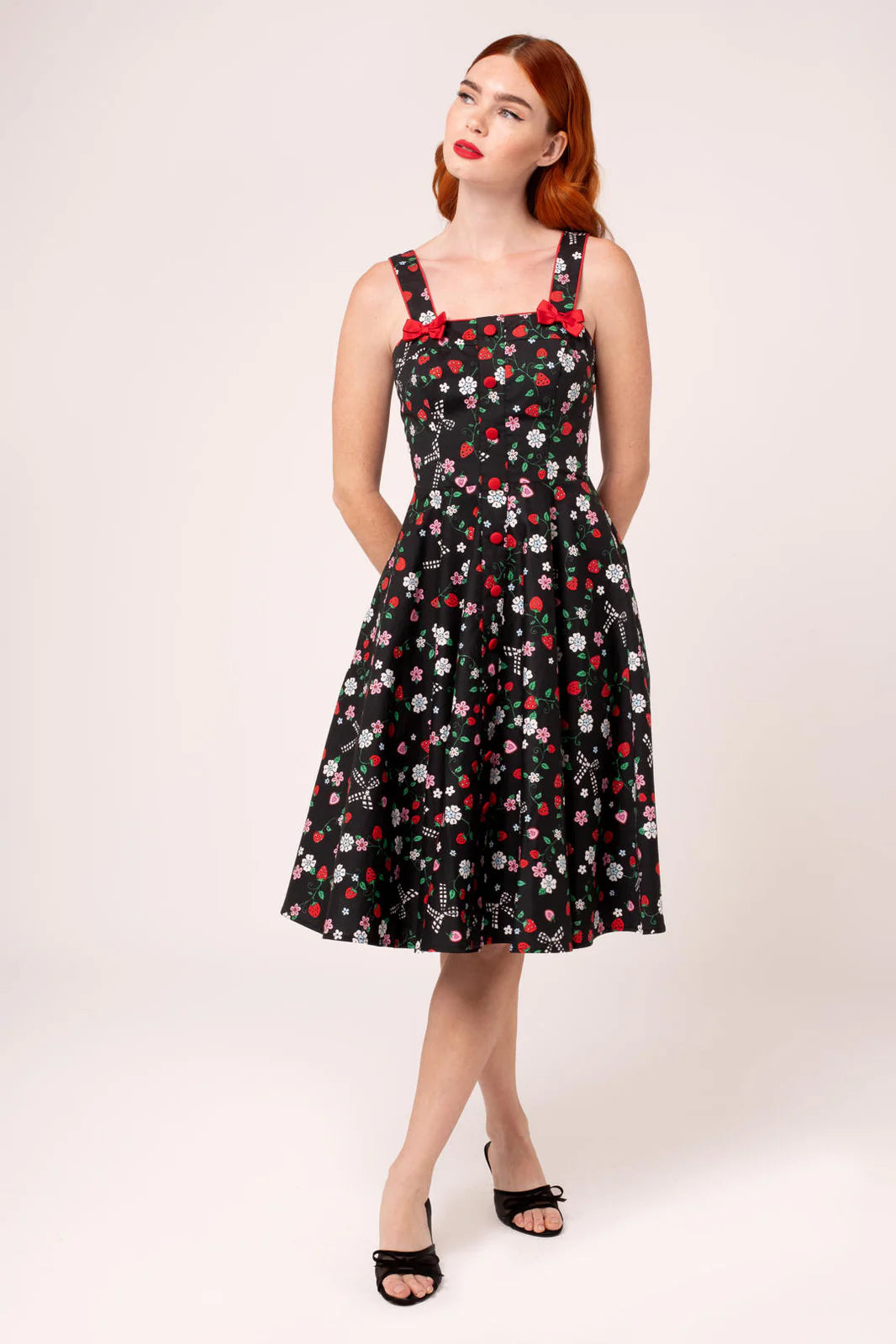 Robe midi Hell Bunny Isobel imprimé fraises années 50