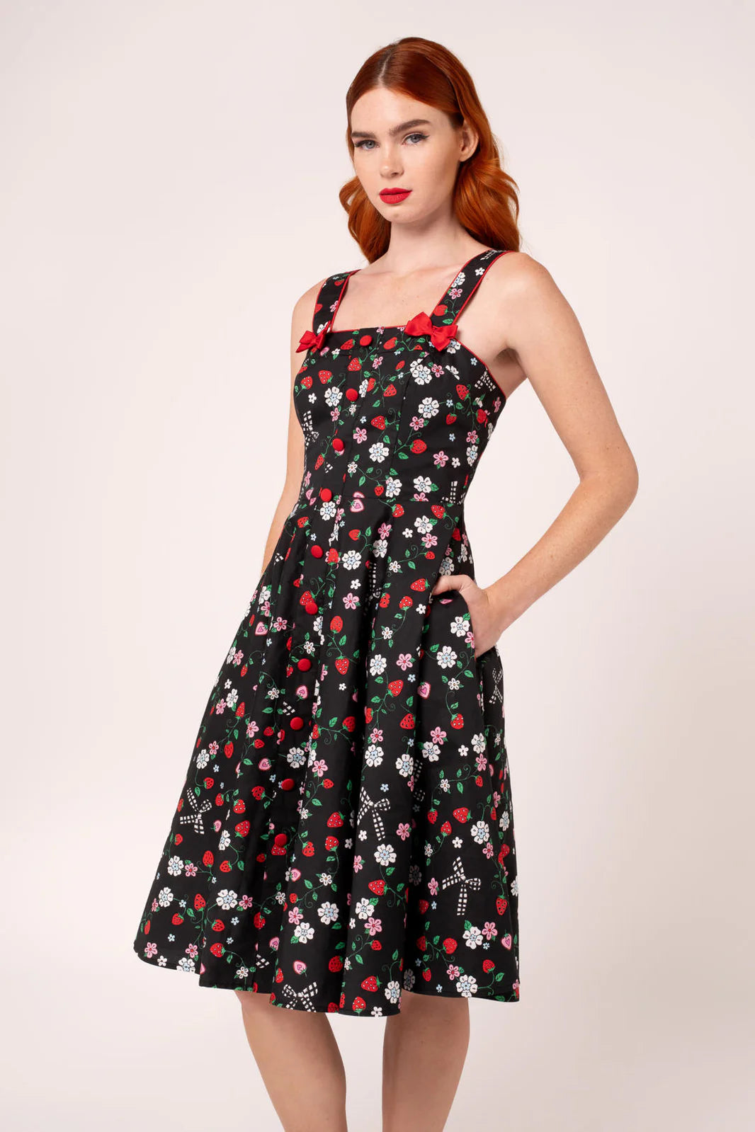 Robe midi Hell Bunny Isobel imprimé fraises années 50