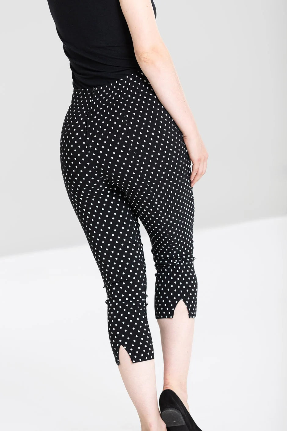 Hell Bunny Kay Capri Pants – Black Polka Dot Retro Capris