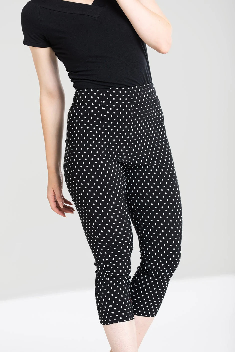 Hell Bunny Kay Capri Pants – Black Polka Dot Retro Capris