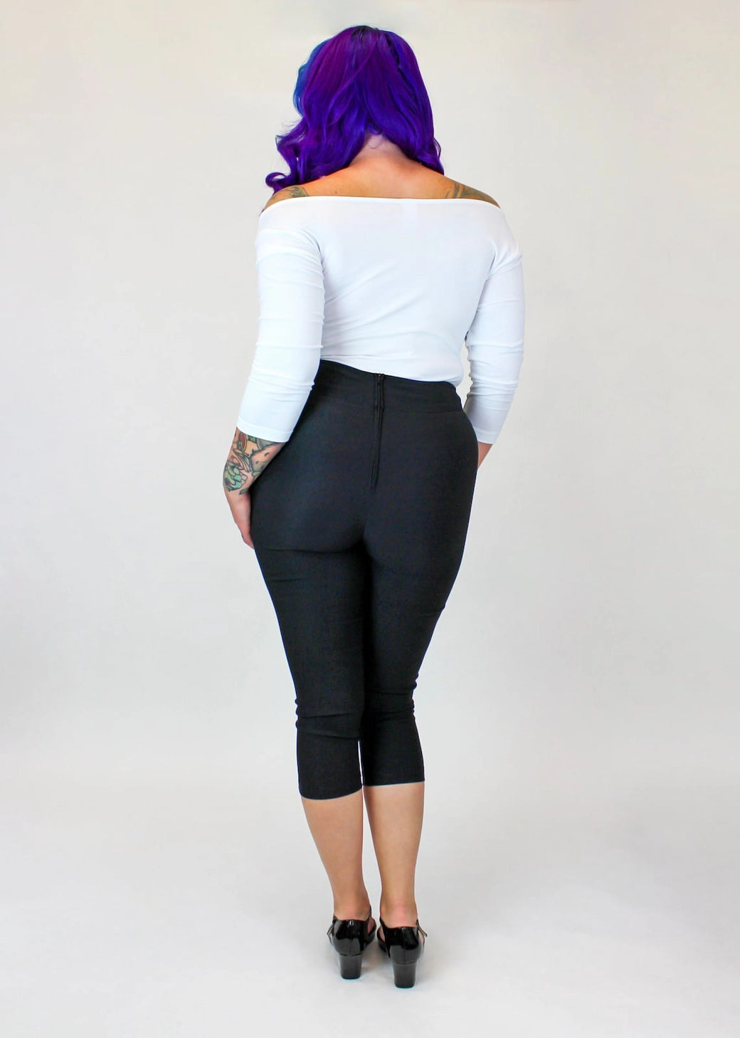 Hemet black high waisted capri pants with cherry embroidery